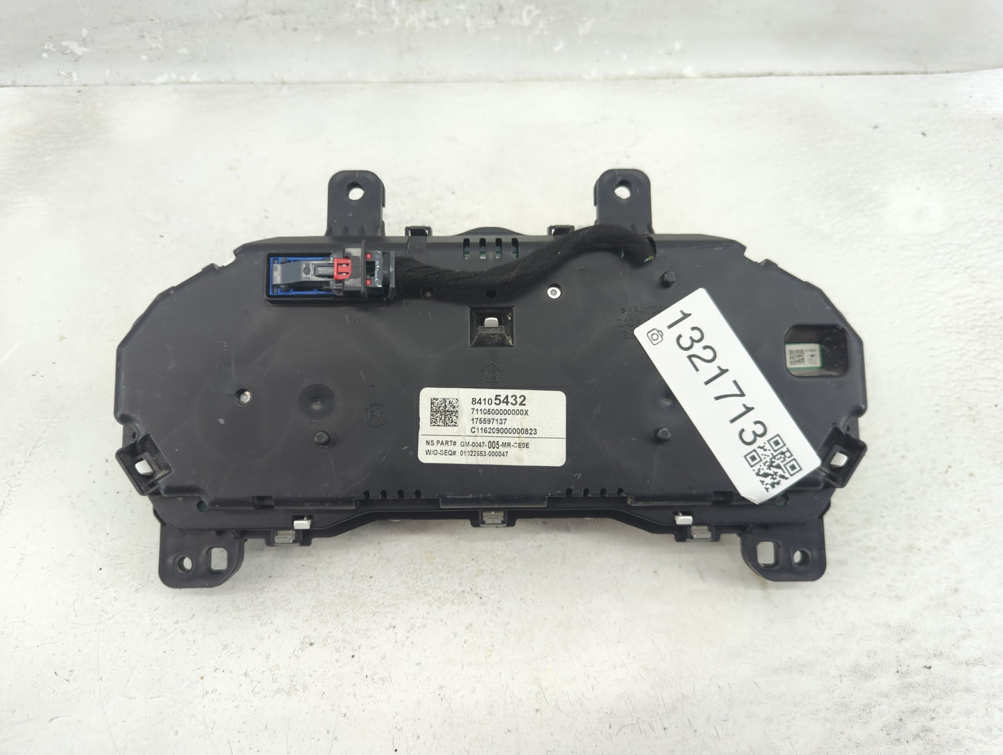 2016 Chevrolet Malibu Instrument Cluster Speedometer Gauges P/N:84105432 Fits OEM Used Auto Parts - Oemusedautoparts1.com