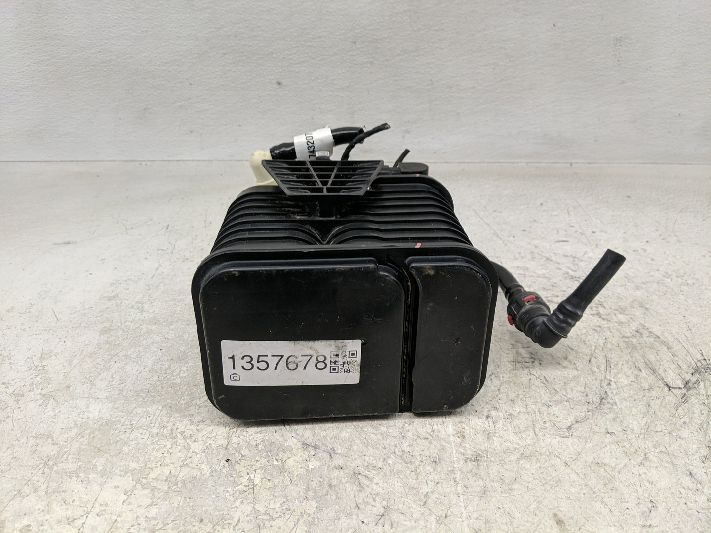 2016 Chevrolet Malibu Fuel Vapor Charcoal Canister 1357678 - Oemusedautoparts1.com