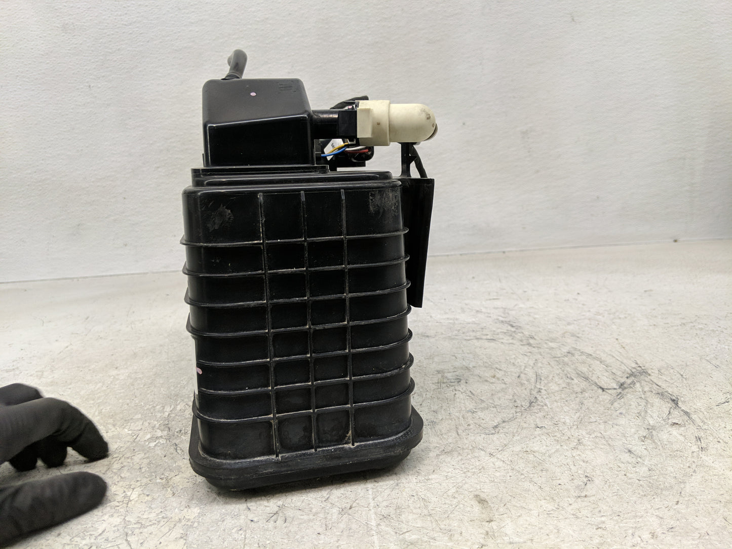 2016 Chevrolet Malibu Fuel Vapor Charcoal Canister 1357678 - Oemusedautoparts1.com