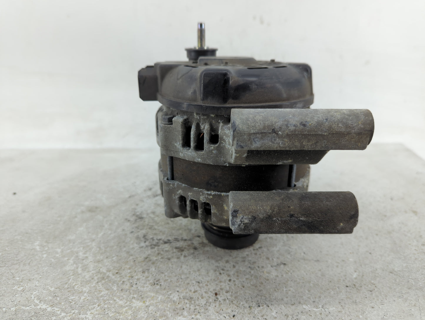 2013-2021 Chevrolet Malibu Alternator Replacement Generator Charging Assembly Engine OEM P/N:TN104210-1962 13592811 Fits OEM