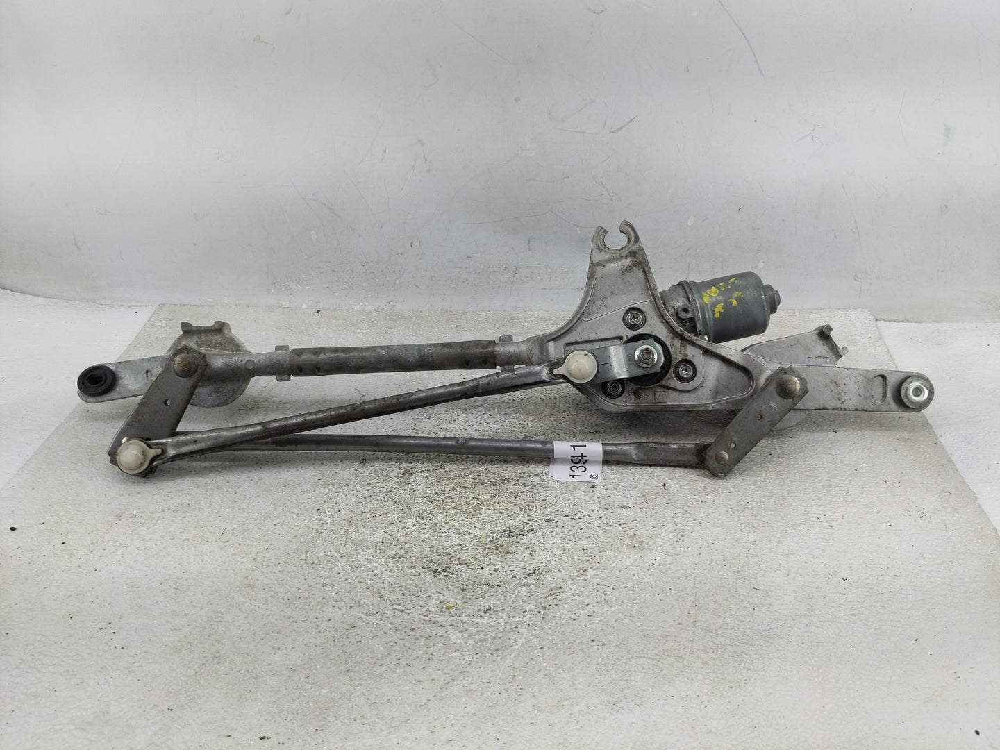 2016-2021 Chevrolet Malibu Front Windshield Wiper Motor P/N:23278042 Fits Fits 2016 2017 2018 2019 2020 2021 OEM Used Auto P
