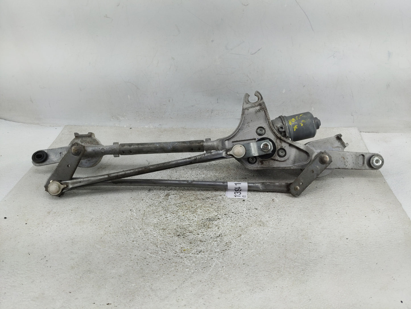 2016-2021 Chevrolet Malibu Front Windshield Wiper Motor P/N:23278042 Fits Fits 2016 2017 2018 2019 2020 2021 OEM Used Auto P