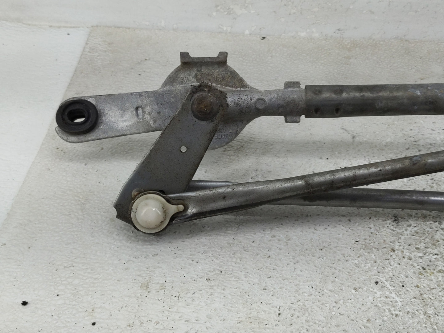 2016-2021 Chevrolet Malibu Front Windshield Wiper Motor P/N:23278042 Fits Fits 2016 2017 2018 2019 2020 2021 OEM Used Auto P
