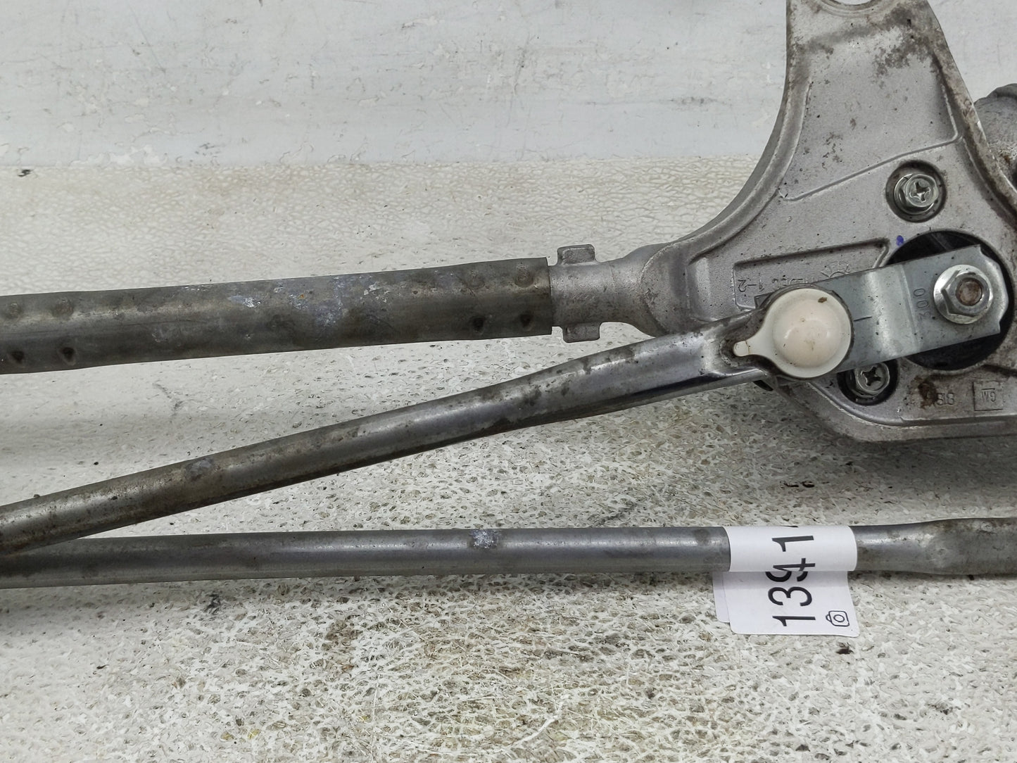 2016-2021 Chevrolet Malibu Front Windshield Wiper Motor P/N:23278042 Fits Fits 2016 2017 2018 2019 2020 2021 OEM Used Auto P