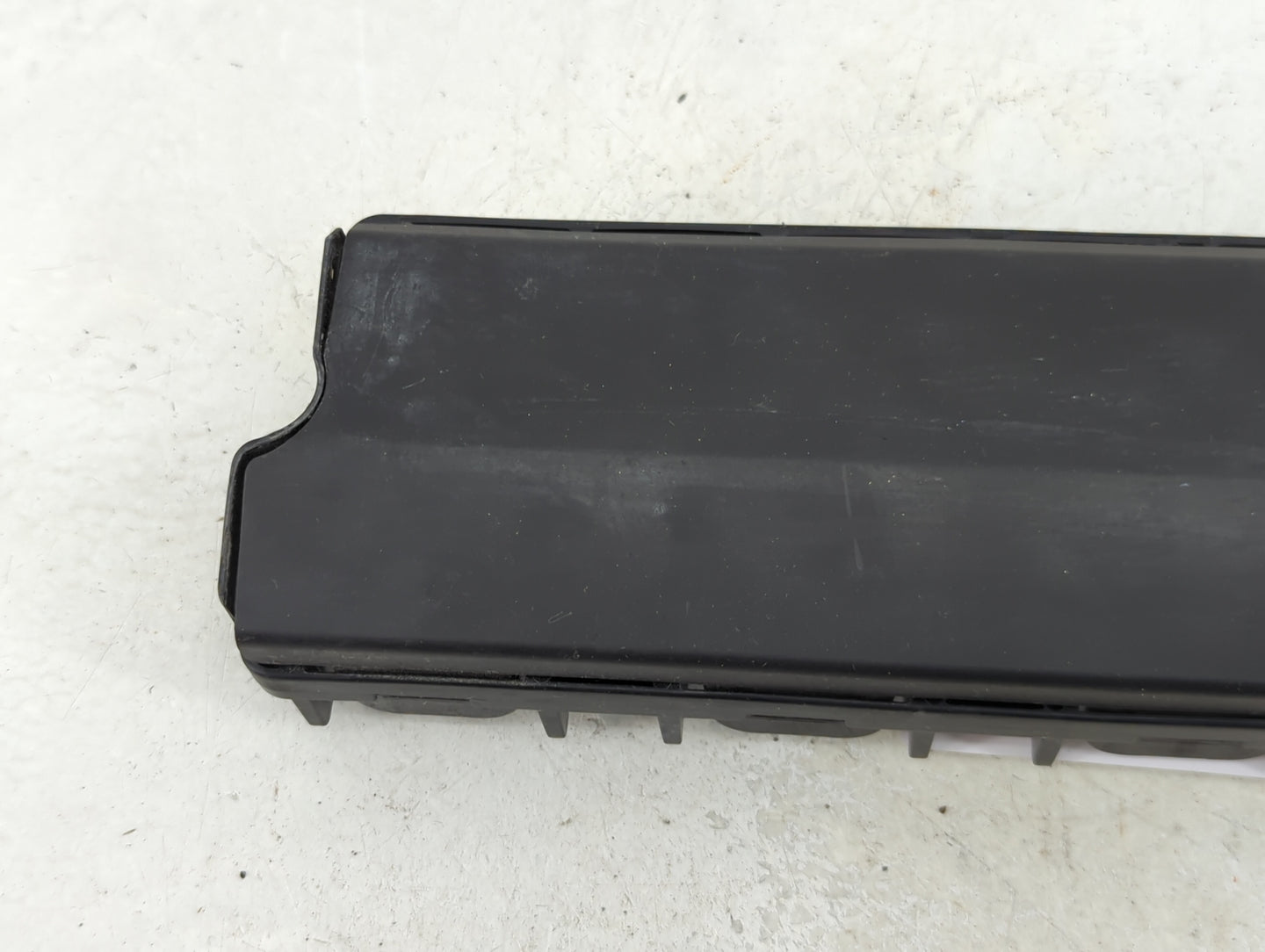 2013-2016 Chevrolet Malibu Air Bag Passenger Right Knee OEM P/N:22966684 Fits Fits 2013 2014 2015 2016 2017 OEM Used Auto Pa