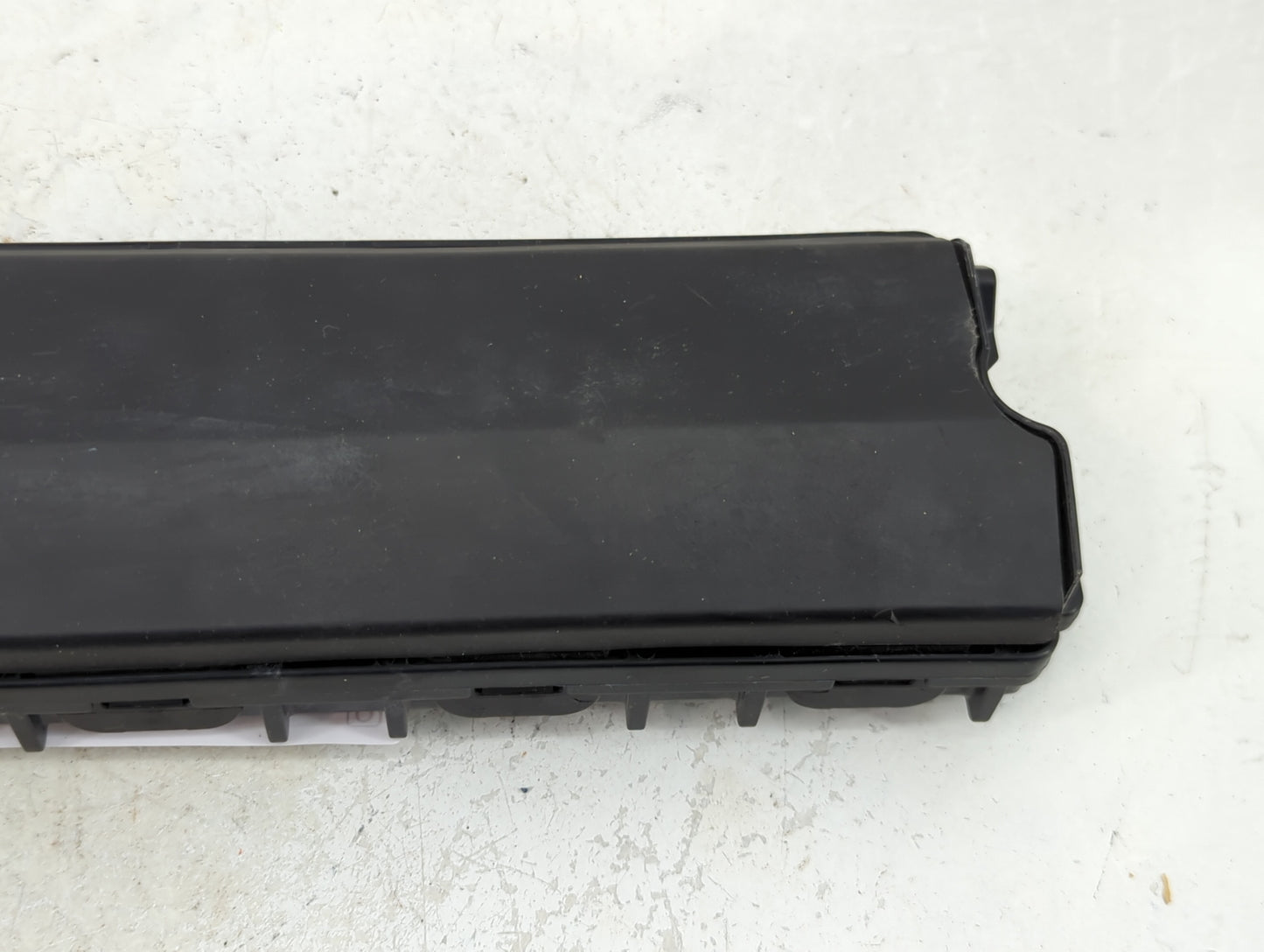 2013-2016 Chevrolet Malibu Air Bag Passenger Right Knee OEM P/N:22966684 Fits Fits 2013 2014 2015 2016 2017 OEM Used Auto Pa