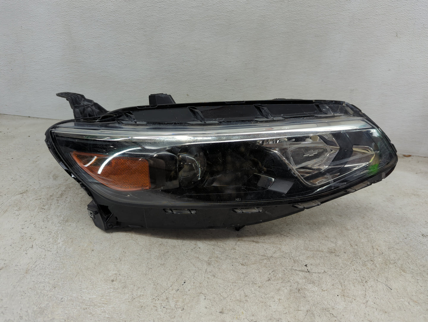 2016-2018 Chevrolet Malibu Driver Left Oem Head Light Headlight Lamp - Oemusedautoparts1.com