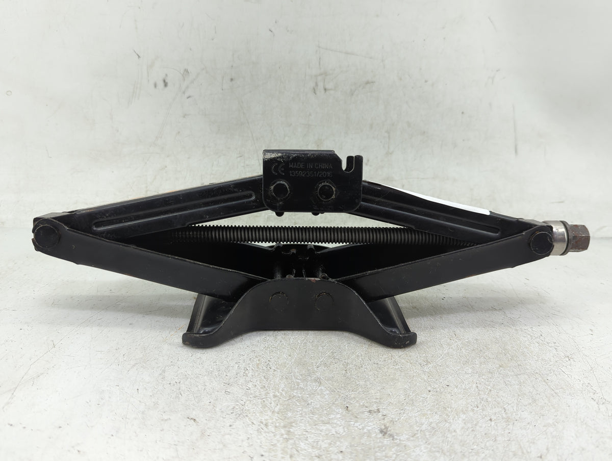 2016 Chevrolet Malibu Spare Scissor Car Jack 1409488 - Oemusedautoparts1.com