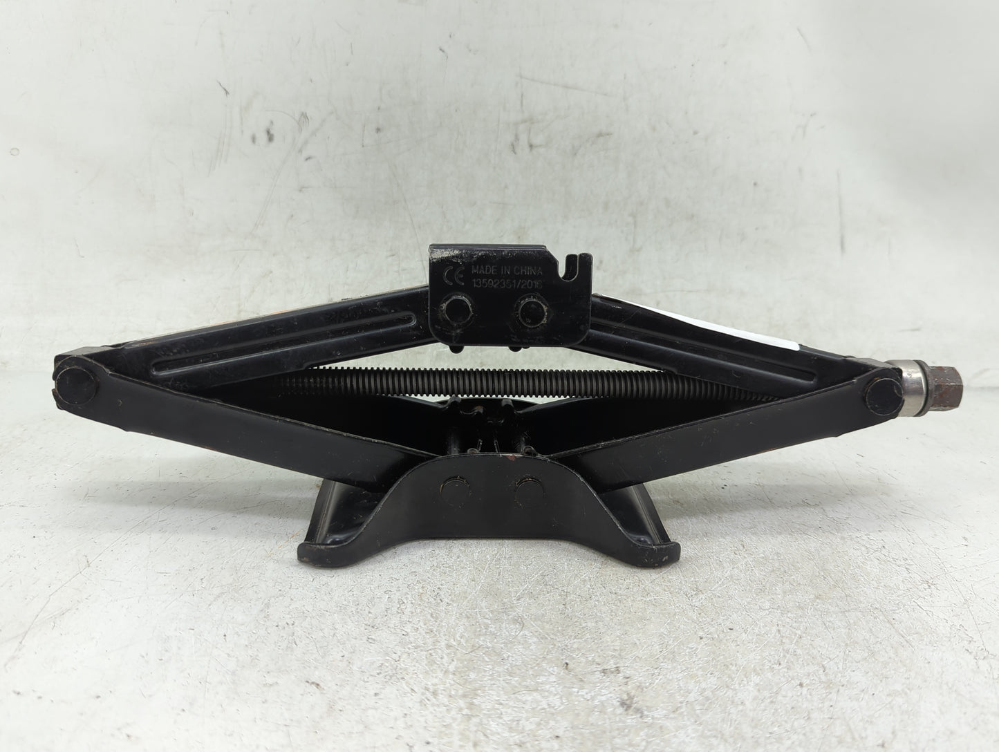 2016 Chevrolet Malibu Spare Scissor Car Jack 1409488 - Oemusedautoparts1.com