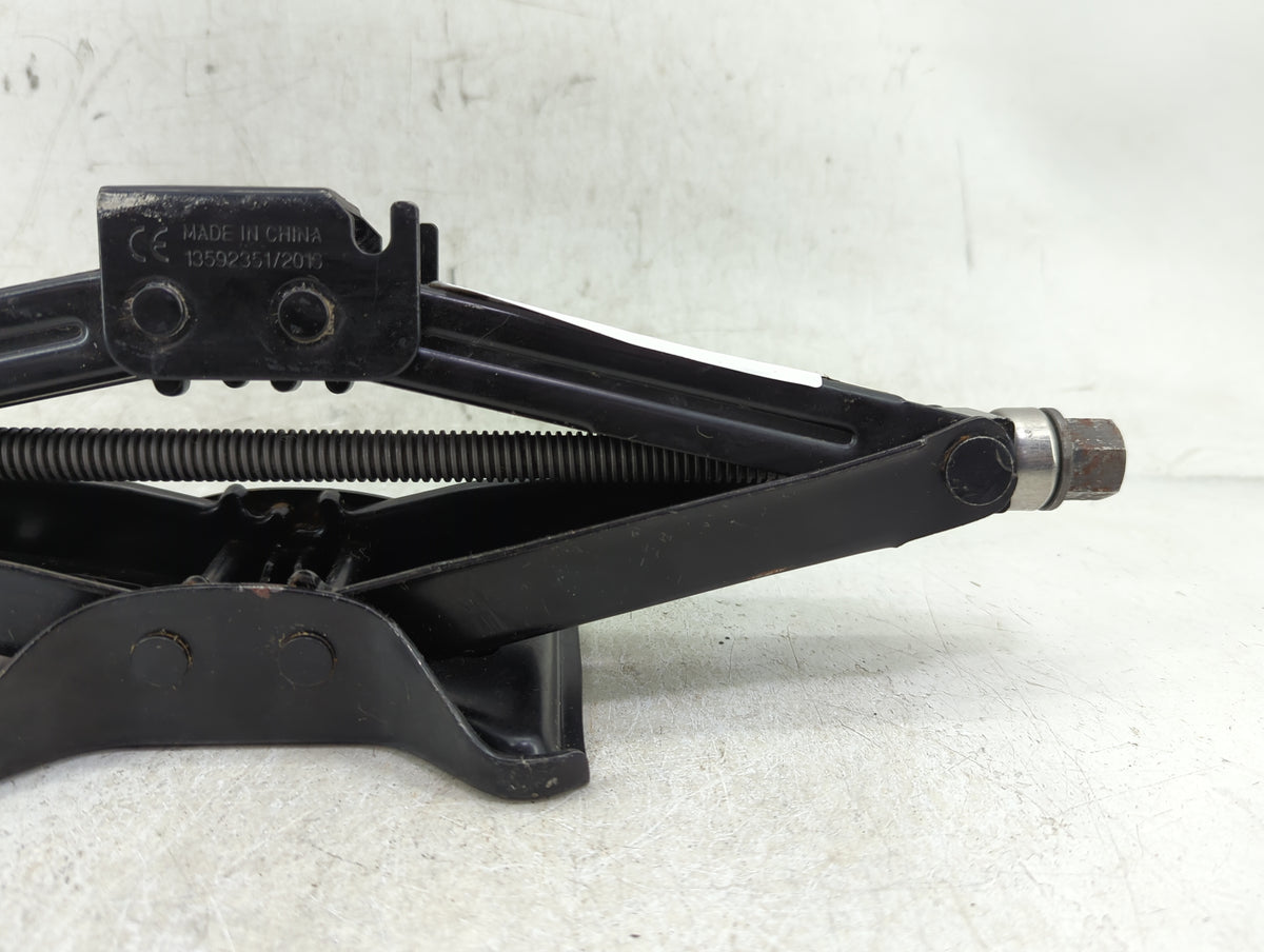 2016 Chevrolet Malibu Spare Scissor Car Jack 1409488 - Oemusedautoparts1.com