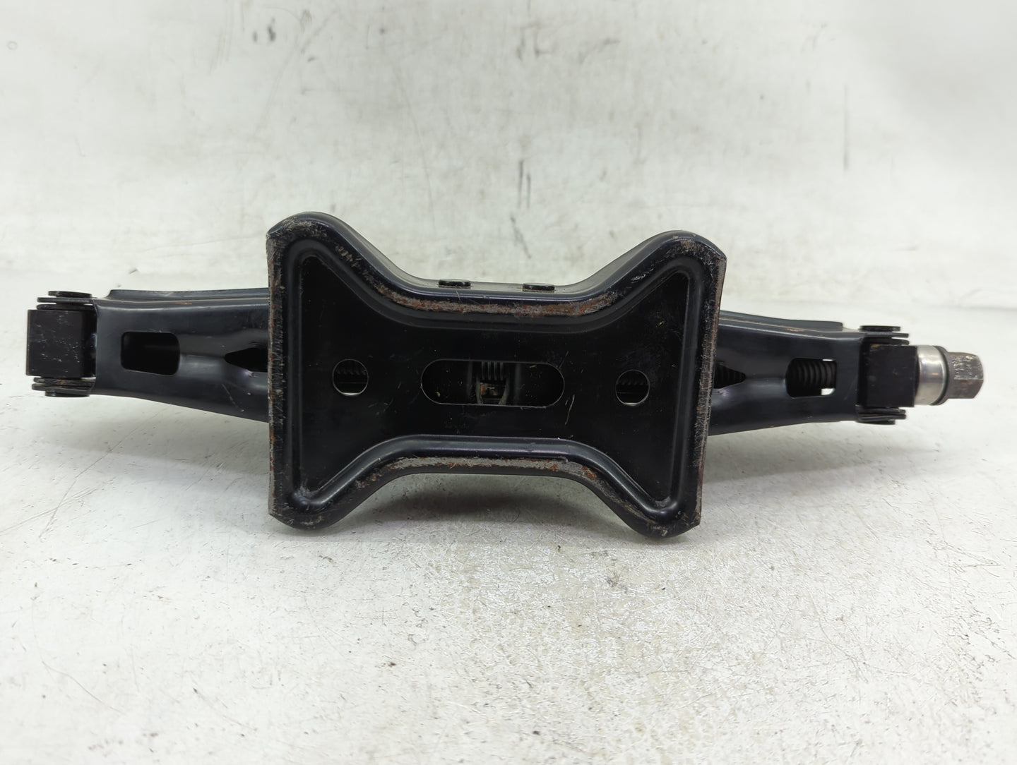 2016 Chevrolet Malibu Spare Scissor Car Jack - Oemusedautoparts1.com