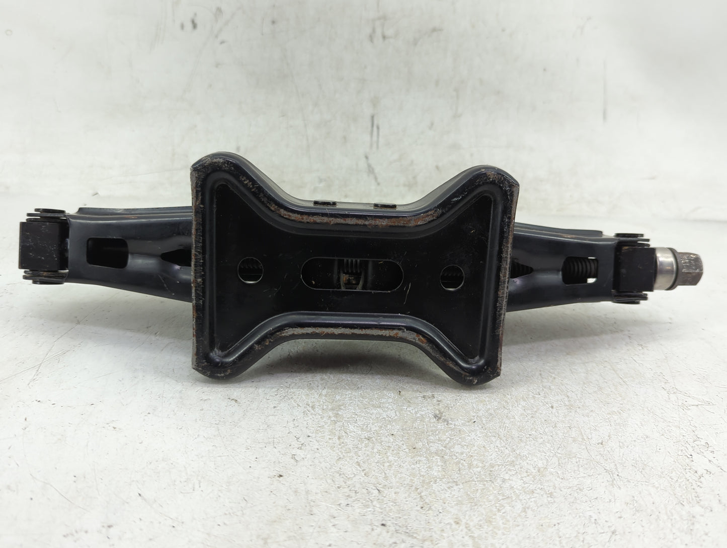 2016 Chevrolet Malibu Spare Scissor Car Jack - Oemusedautoparts1.com
