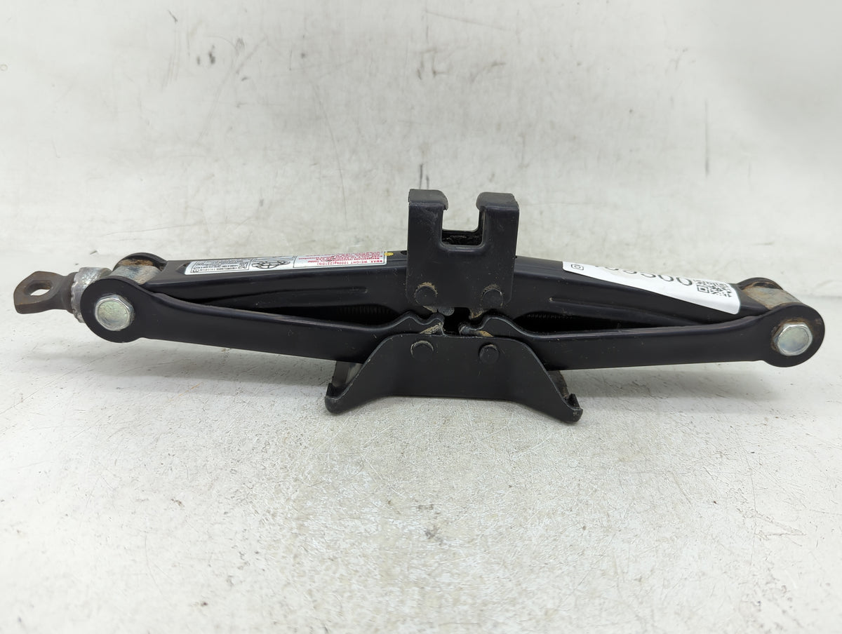 2016 Chevrolet Malibu Spare Scissor Car Jack 1409500 - Oemusedautoparts1.com