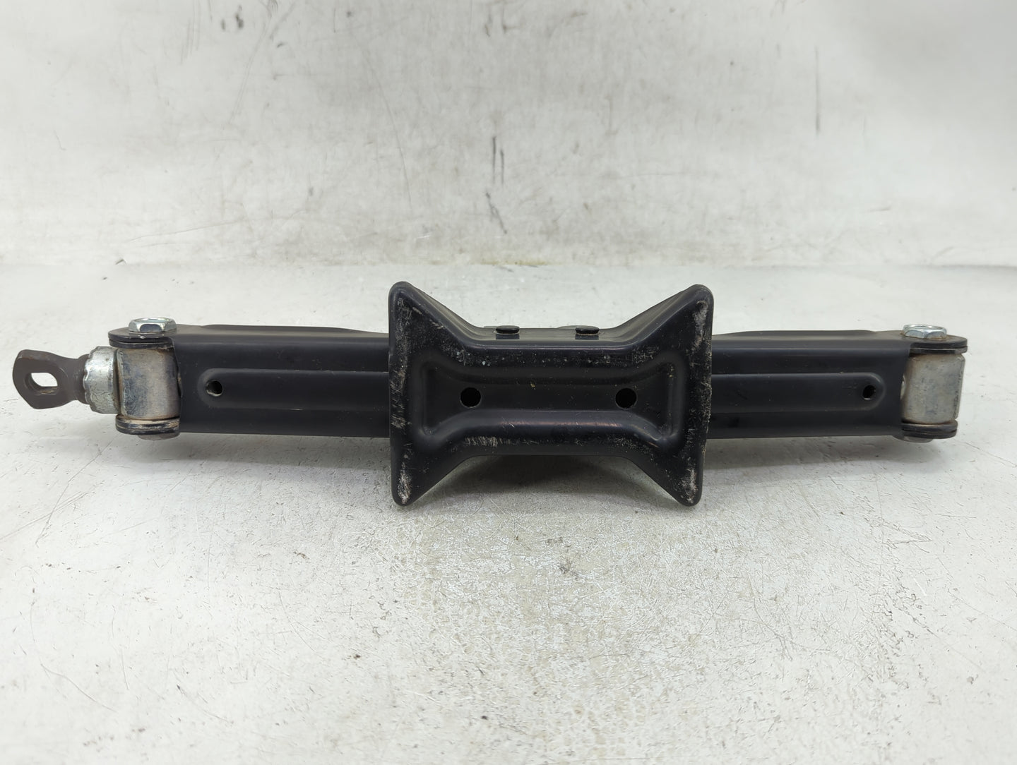 2016 Chevrolet Malibu Spare Scissor Car Jack - Oemusedautoparts1.com