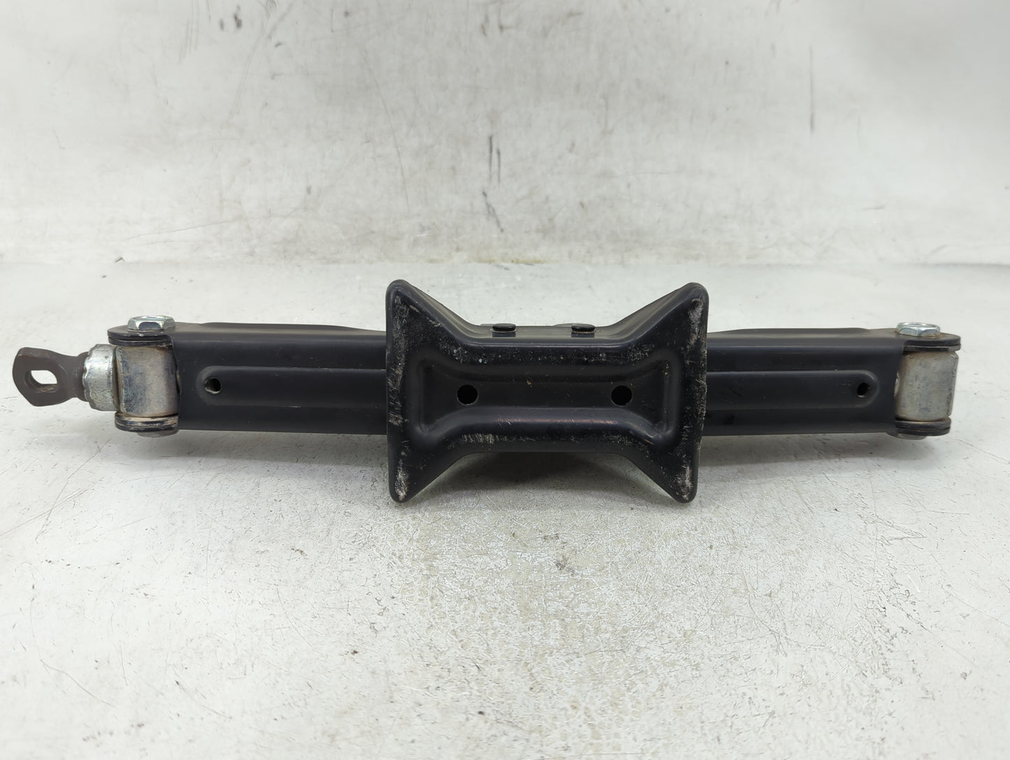 2016 Chevrolet Malibu Spare Scissor Car Jack - Oemusedautoparts1.com