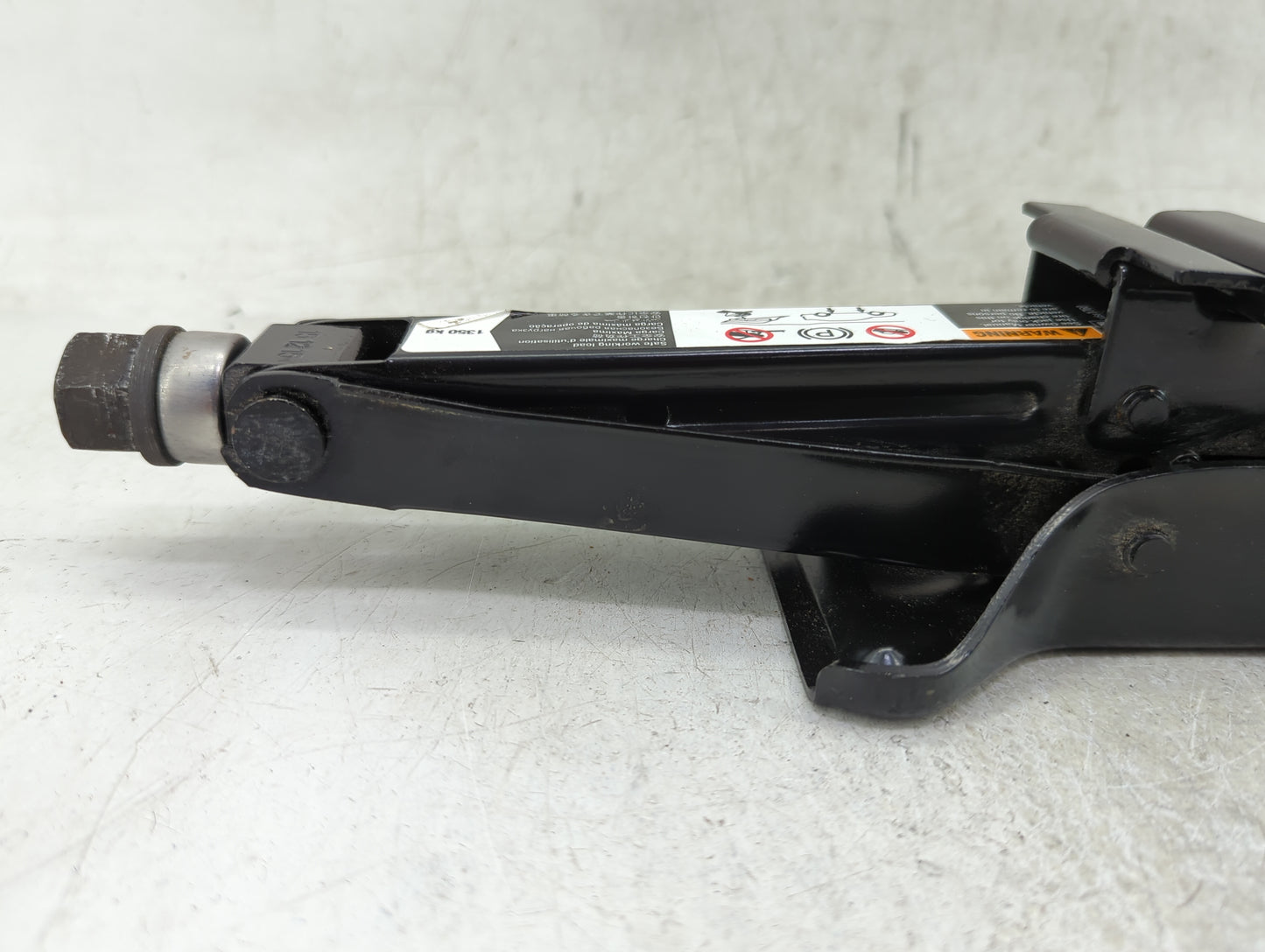 2016 Chevrolet Malibu Spare Scissor Car Jack - Oemusedautoparts1.com