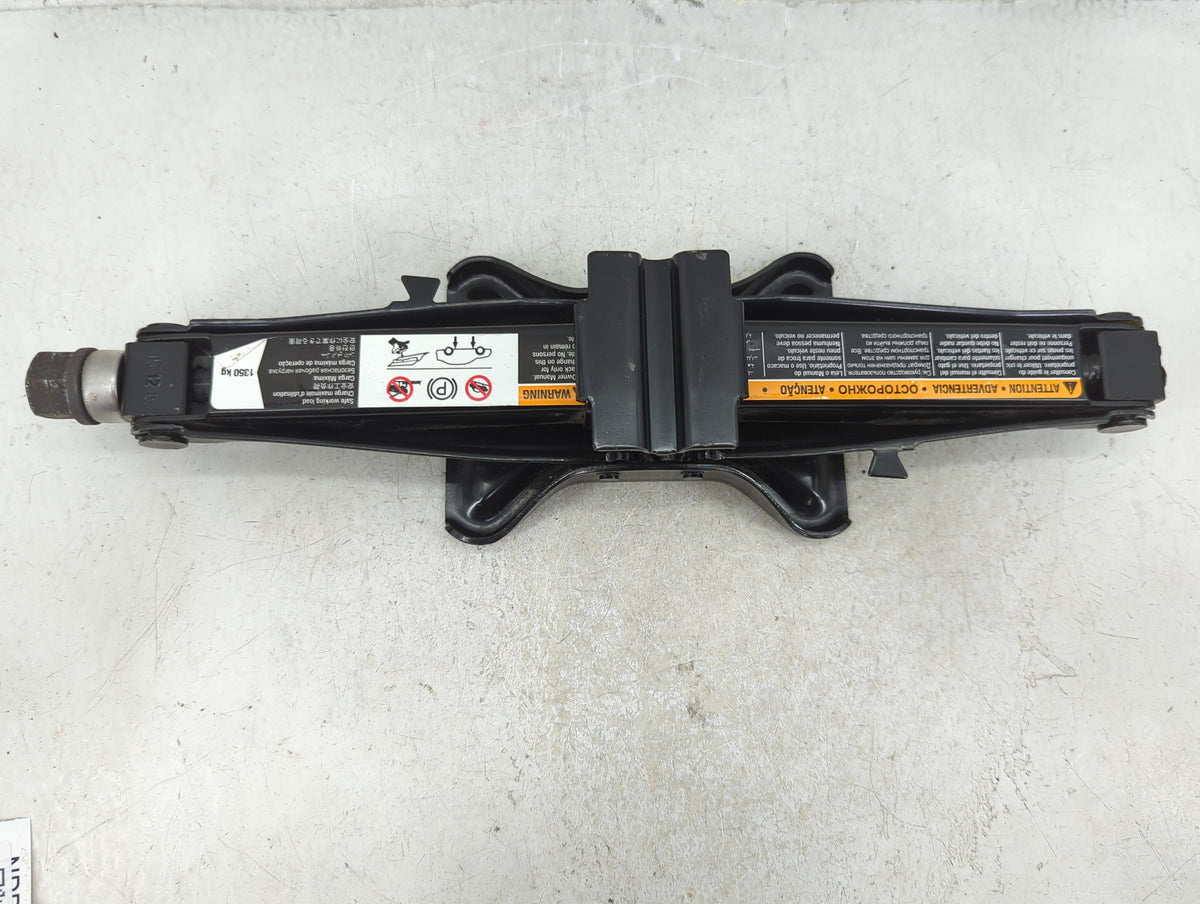 2016 Chevrolet Malibu Spare Scissor Car Jack 1409904 - Oemusedautoparts1.com