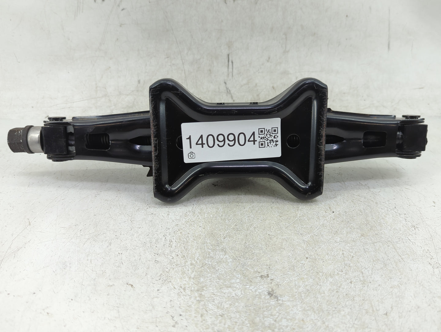 2016 Chevrolet Malibu Spare Scissor Car Jack 1409904 - Oemusedautoparts1.com