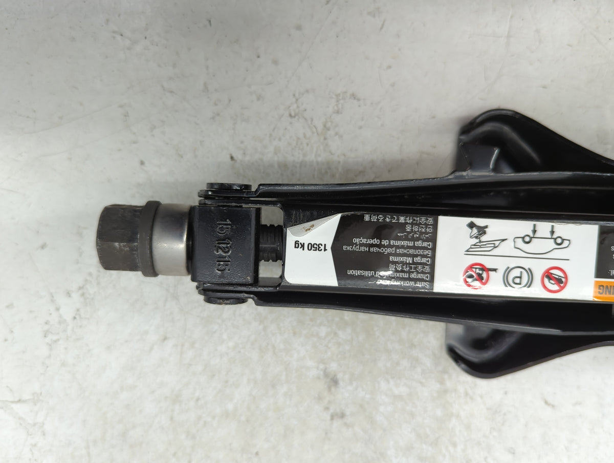 2016 Chevrolet Malibu Spare Scissor Car Jack 1409904 - Oemusedautoparts1.com