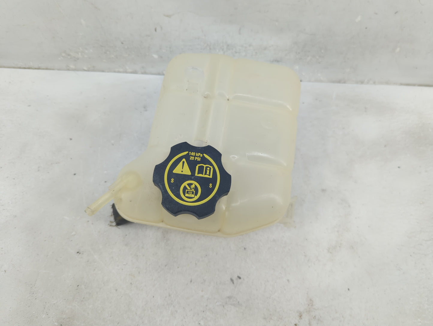 Chevrolet Malibu Windshield Washer Fluid Reservoir Bottle Oem - Oemusedautoparts1.com