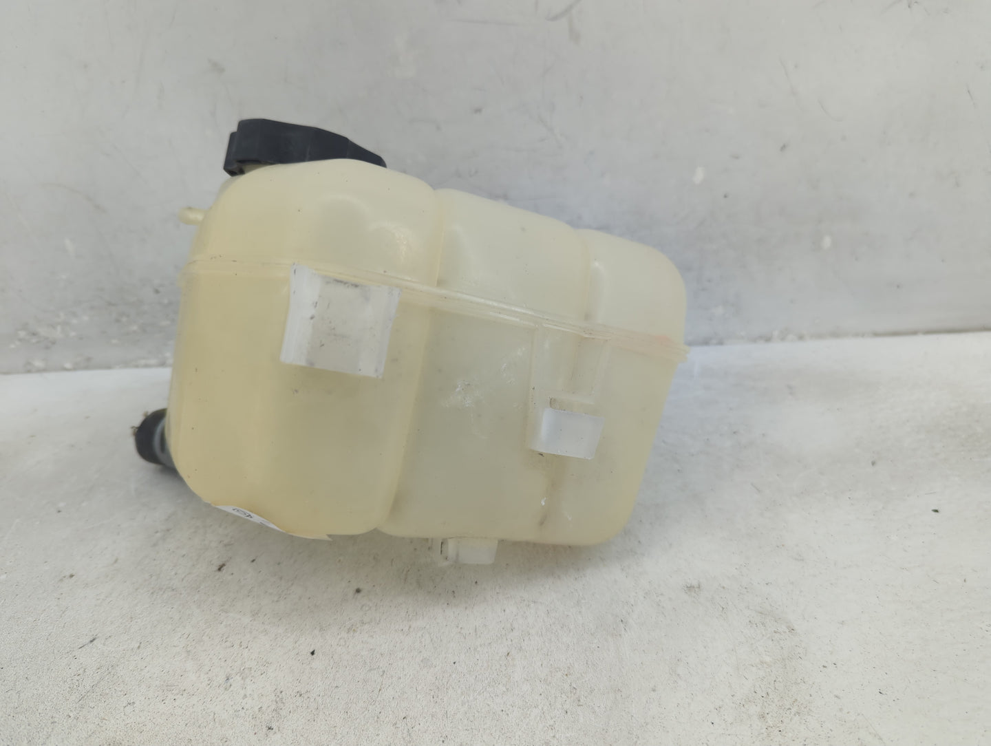 2013 Chevrolet Malibu Radiator Coolant Overflow Expansion Tank Bottle 1410259 - Oemusedautoparts1.com