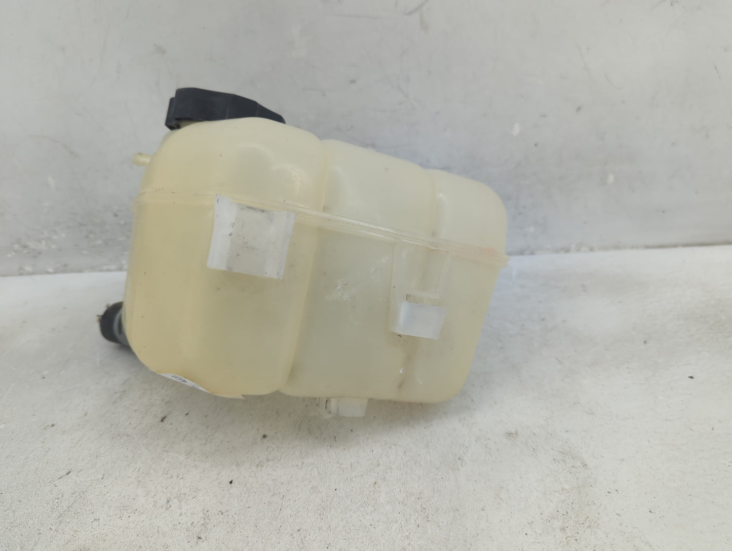 2013 Chevrolet Malibu Radiator Coolant Overflow Expansion Tank Bottle 1410259 - Oemusedautoparts1.com