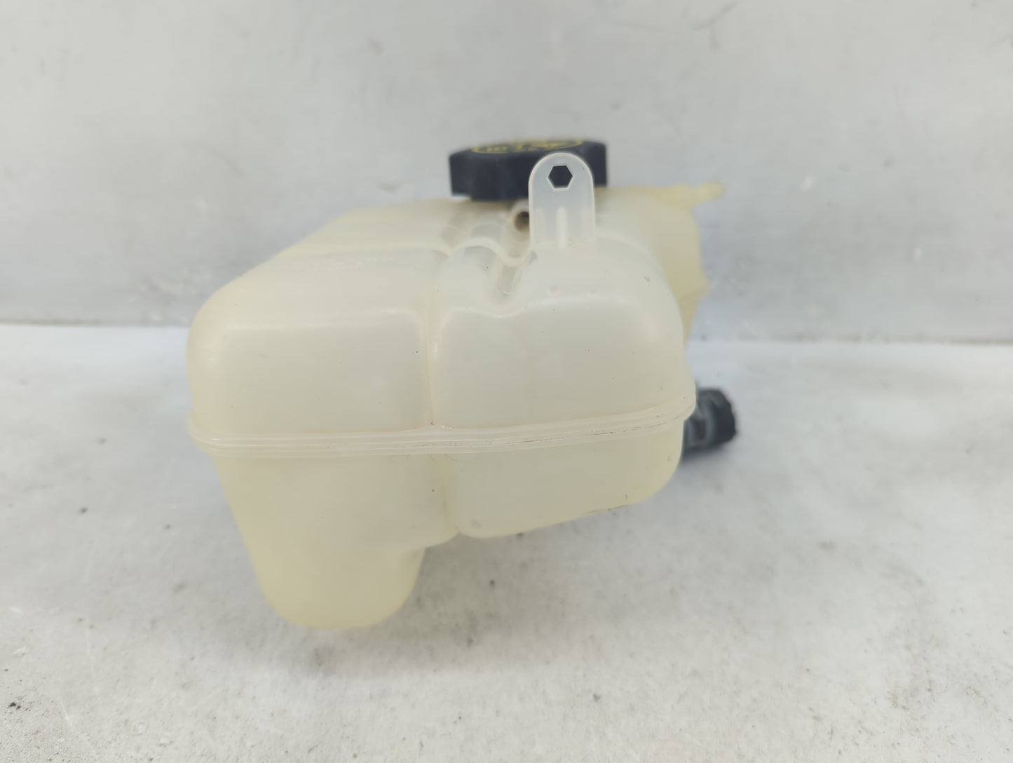 2013 Chevrolet Malibu Radiator Coolant Overflow Expansion Tank Bottle 1410259 - Oemusedautoparts1.com