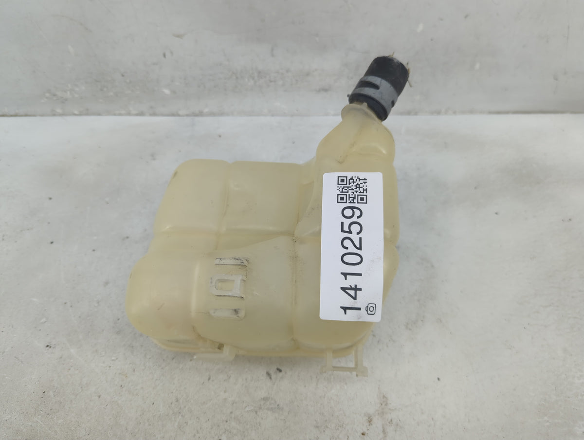 2013 Chevrolet Malibu Radiator Coolant Overflow Expansion Tank Bottle 1410259 - Oemusedautoparts1.com
