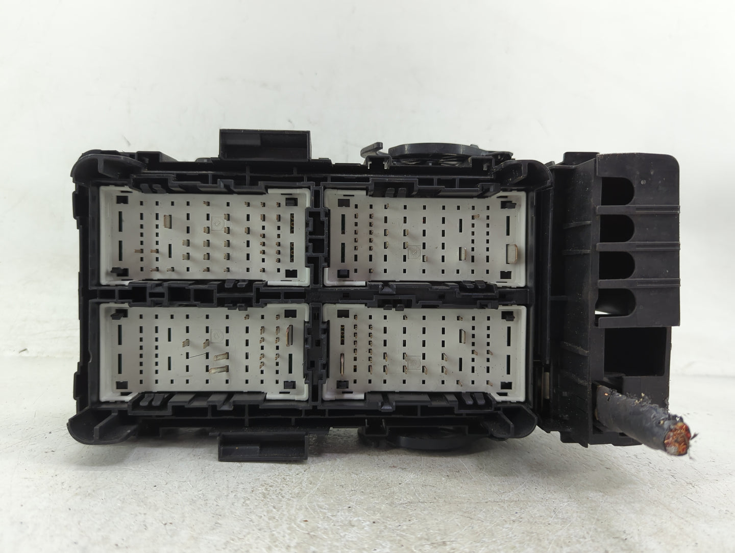 2016 Chevrolet Malibu Fusebox Fuse Box Panel Relay Module P/N:84070080 Fits OEM Used Auto Parts - Oemusedautoparts1.com