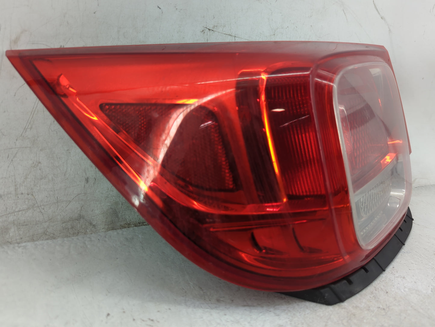 2013-2016 Chevrolet Malibu Tail Light Assembly Driver Left OEM P/N:GMX351 23151403 Fits Fits 2013 2014 2015 2016 OEM Used Au