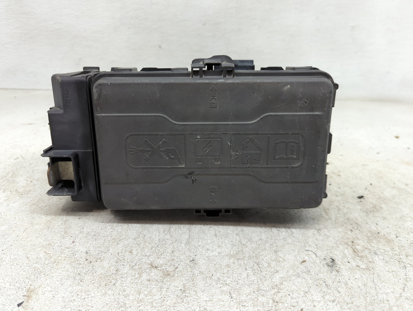 2016 Chevrolet Malibu Fusebox Fuse Box Panel Relay Module P/N:84144635-01 Fits OEM Used Auto Parts - Oemusedautoparts1.com