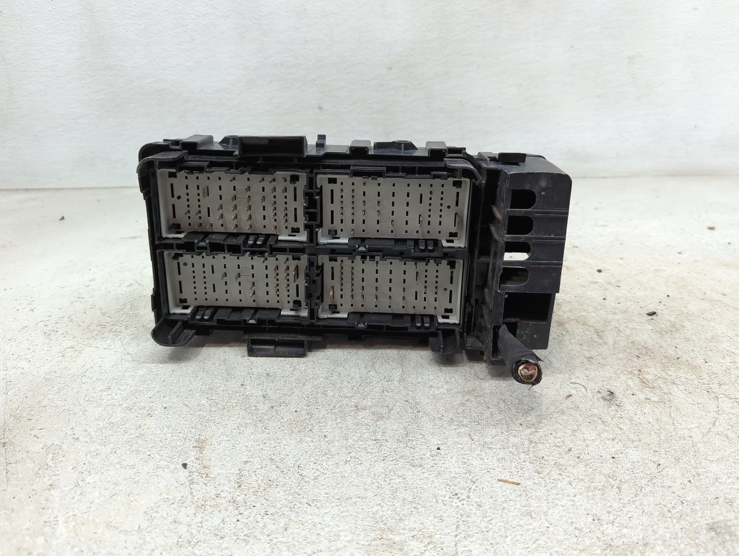 2016 Chevrolet Malibu Fusebox Fuse Box Panel Relay Module P/N:84144635-01 Fits OEM Used Auto Parts - Oemusedautoparts1.com
