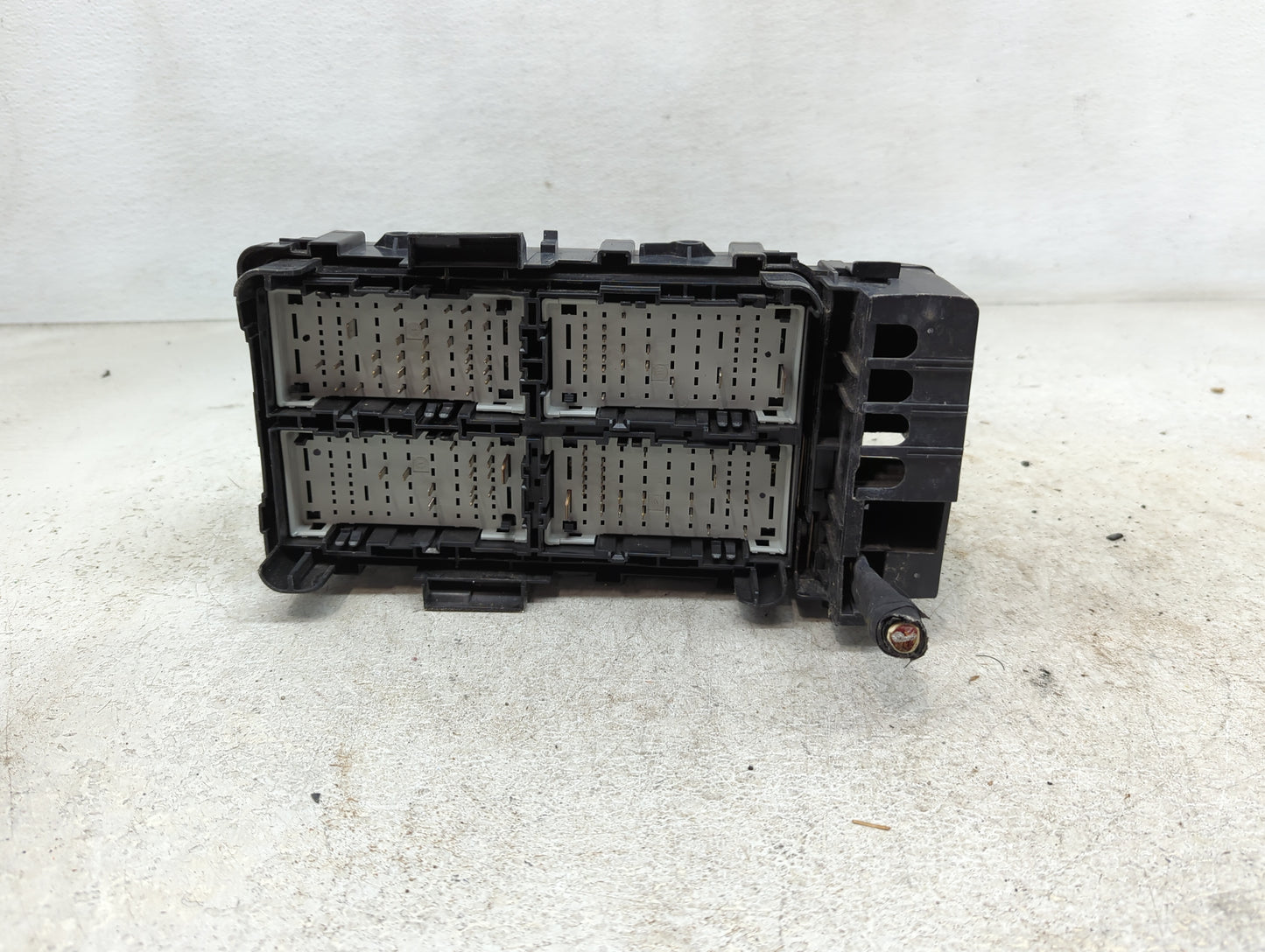 2016 Chevrolet Malibu Fusebox Fuse Box Panel Relay Module P/N:84144635-01 Fits OEM Used Auto Parts - Oemusedautoparts1.com