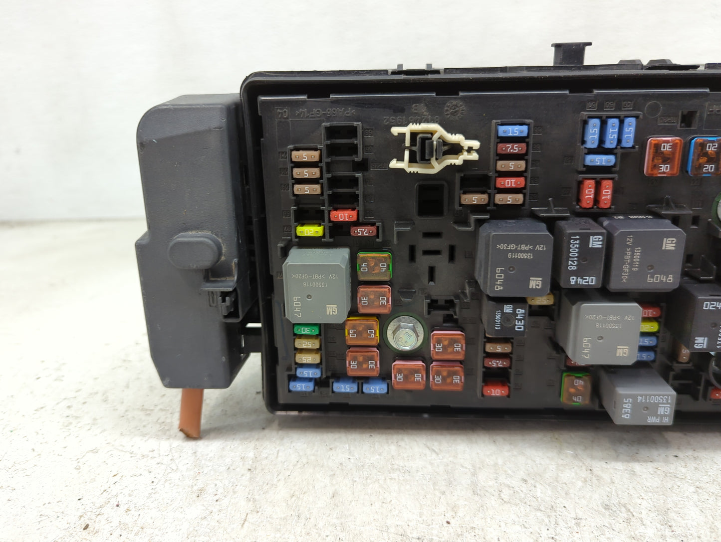 2014-2016 Chevrolet Malibu Fusebox Fuse Box Panel Relay Module P/N:23424338 13272071, 13272072 Fits Fits 2014 2015 2016 OEM 