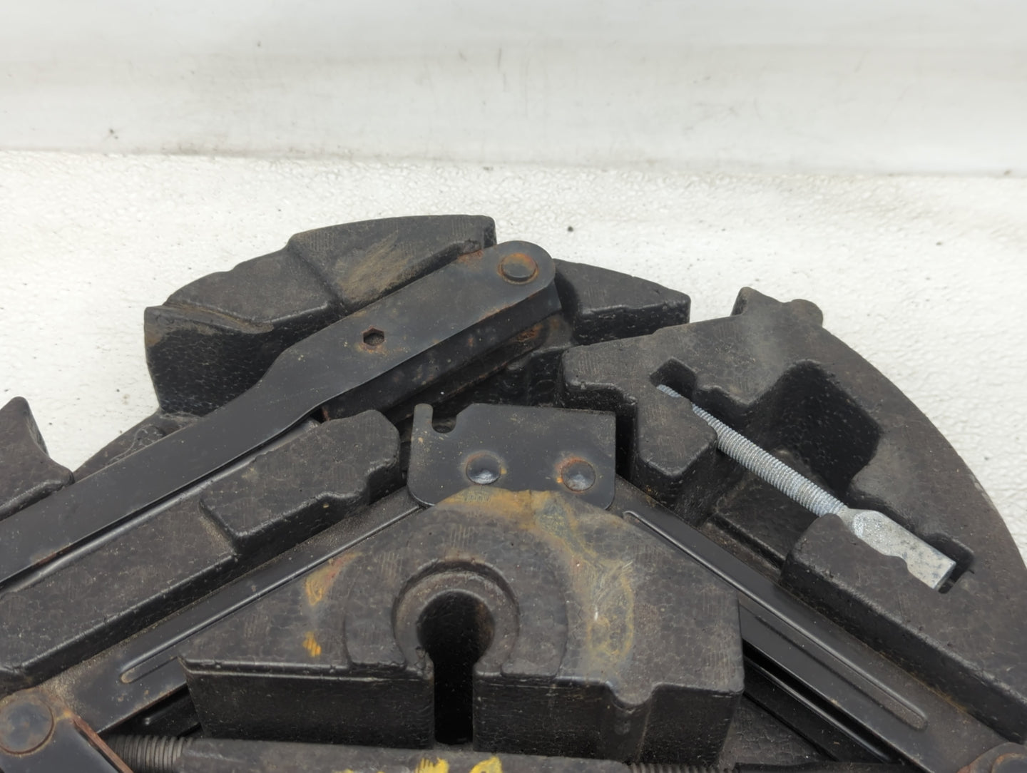 2016 Chevrolet Malibu Spare Scissor Car Jack 1414248 - Oemusedautoparts1.com