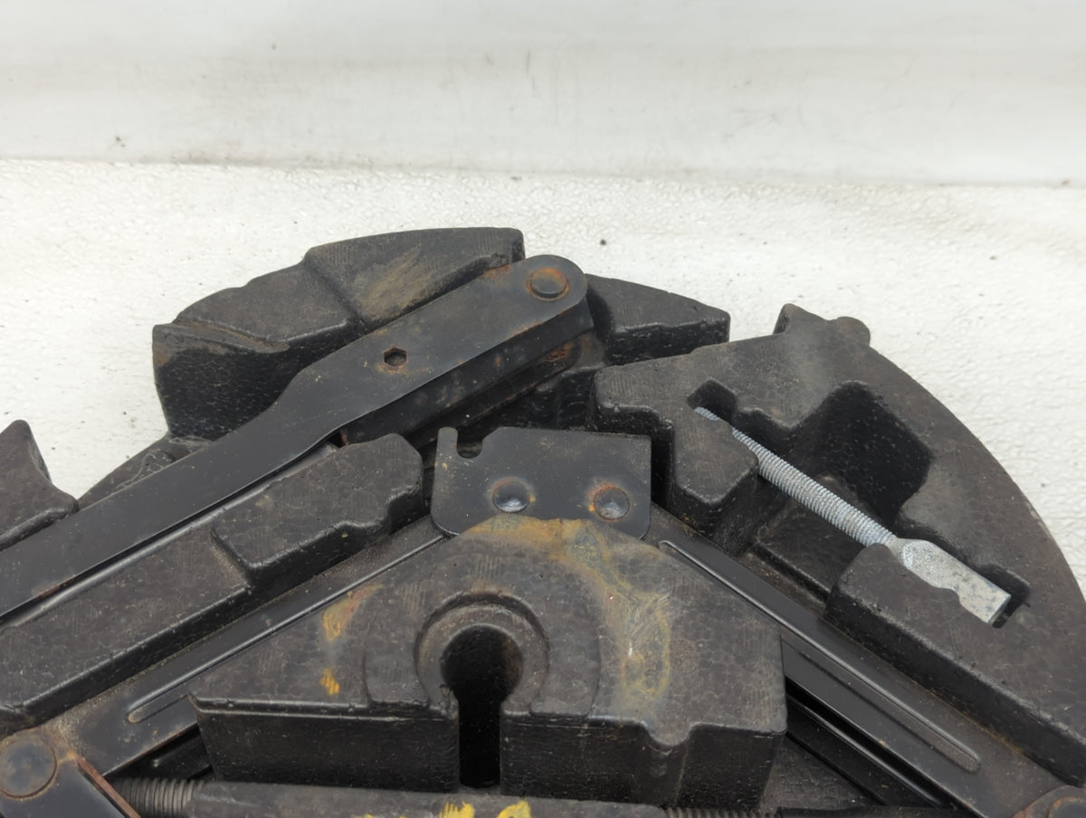 2016 Chevrolet Malibu Spare Scissor Car Jack 1414248 - Oemusedautoparts1.com