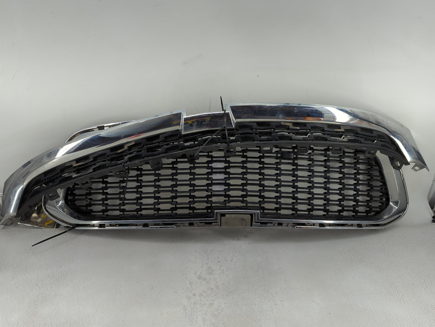 2014-2016 Chevrolet Malibu Front Grille Bumper Not Included - Oemusedautoparts1.com