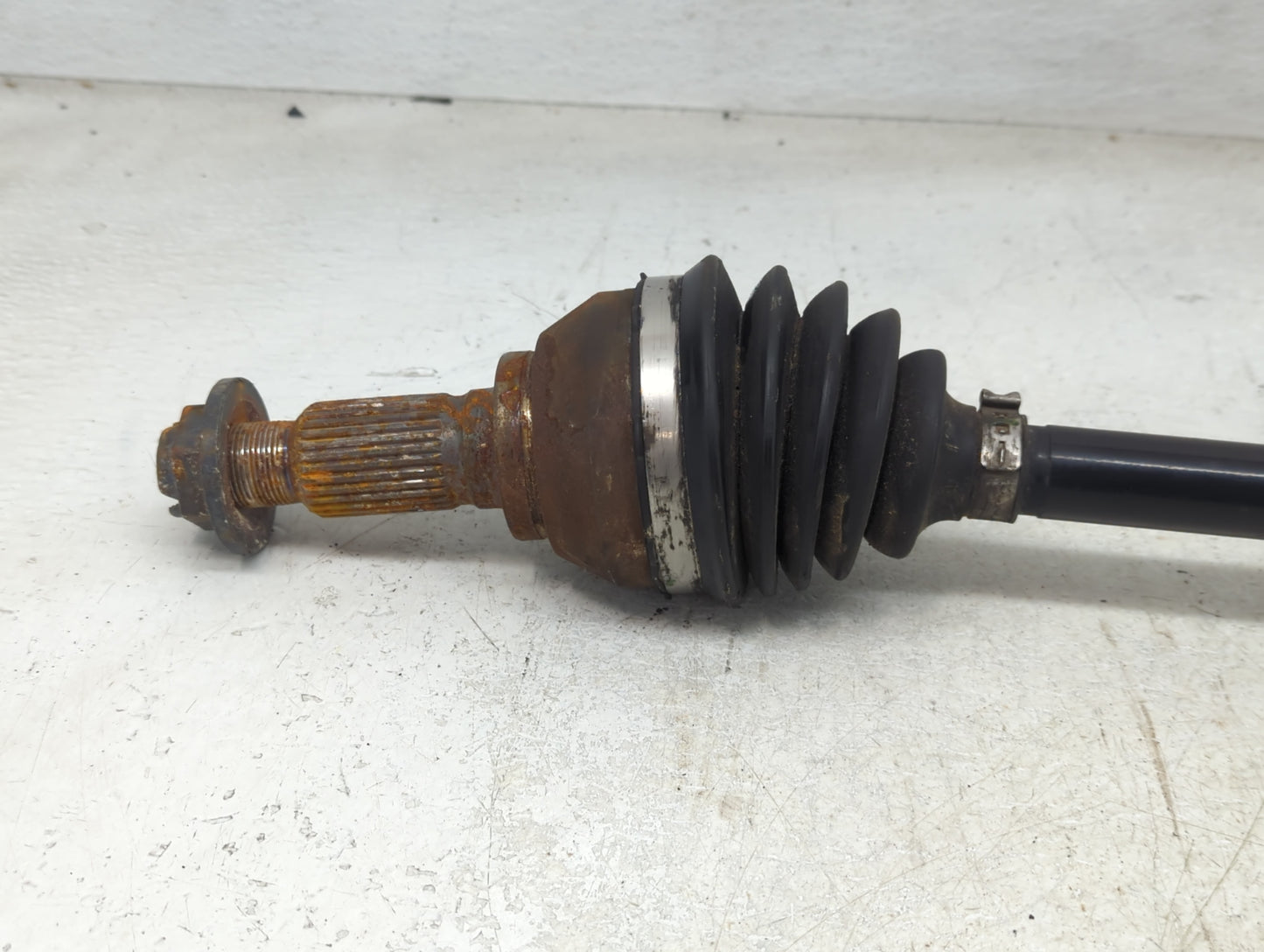 2016-2018 Chevrolet Malibu Axle Shaft Front Passenger Cv C/v - Oemusedautoparts1.com