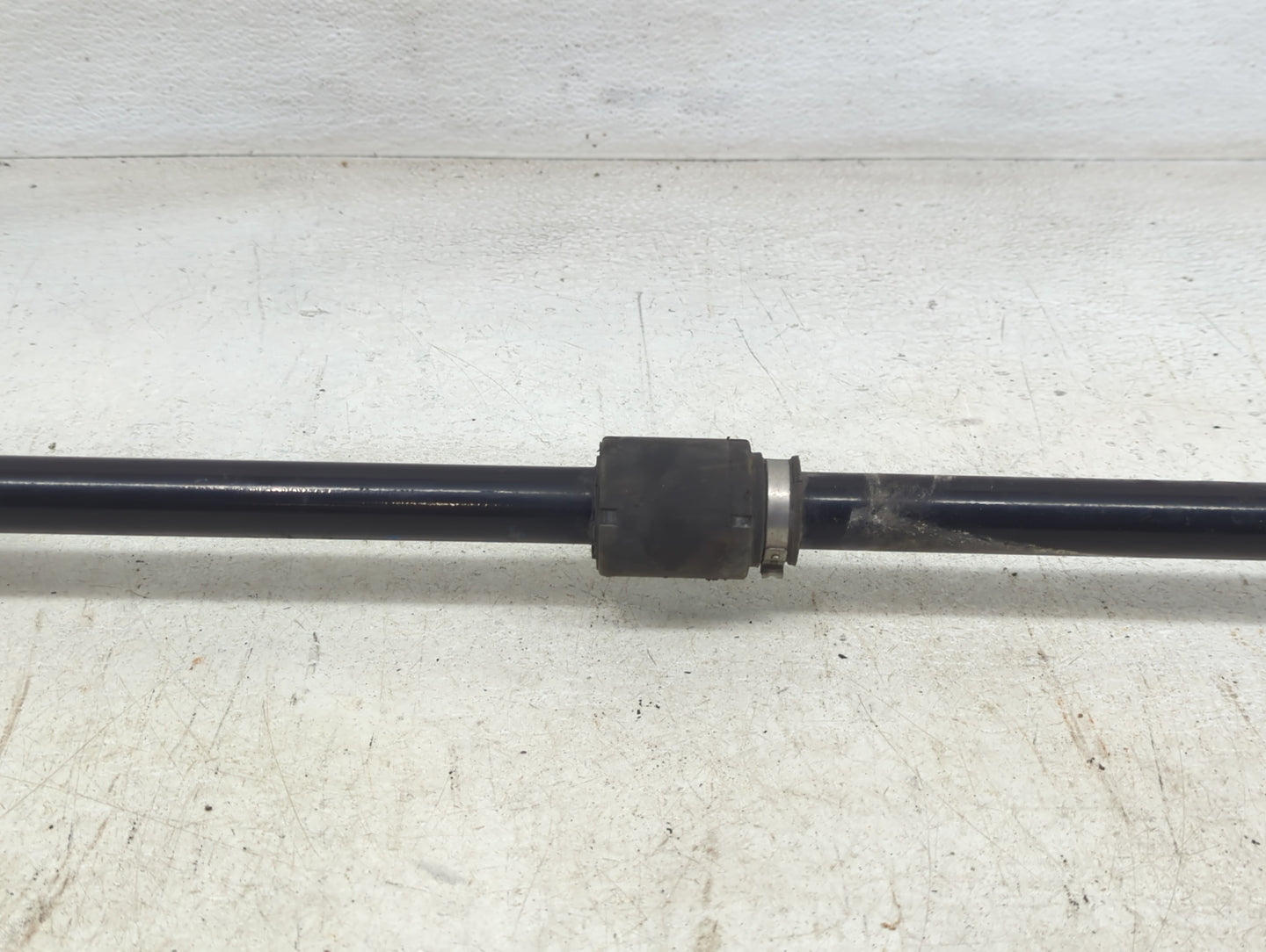 2016-2018 Chevrolet Malibu Axle Shaft Front Passenger Cv C/v - Oemusedautoparts1.com