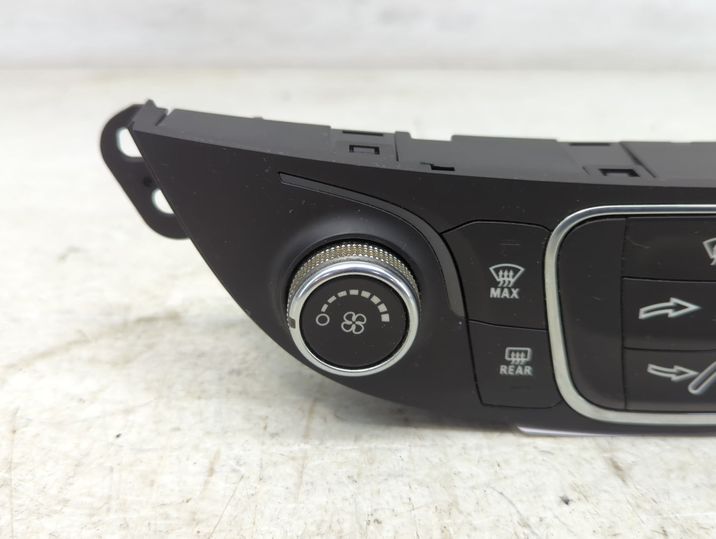 2016-2017 Chevrolet Malibu Climate Control Module Temperature AC/Heater Replacement P/N:23414952 7370200000000X Fits OEM Use