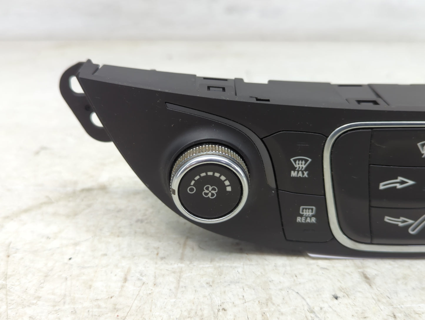 2016-2017 Chevrolet Malibu Climate Control Module Temperature AC/Heater Replacement P/N:23414952 7370200000000X Fits OEM Use
