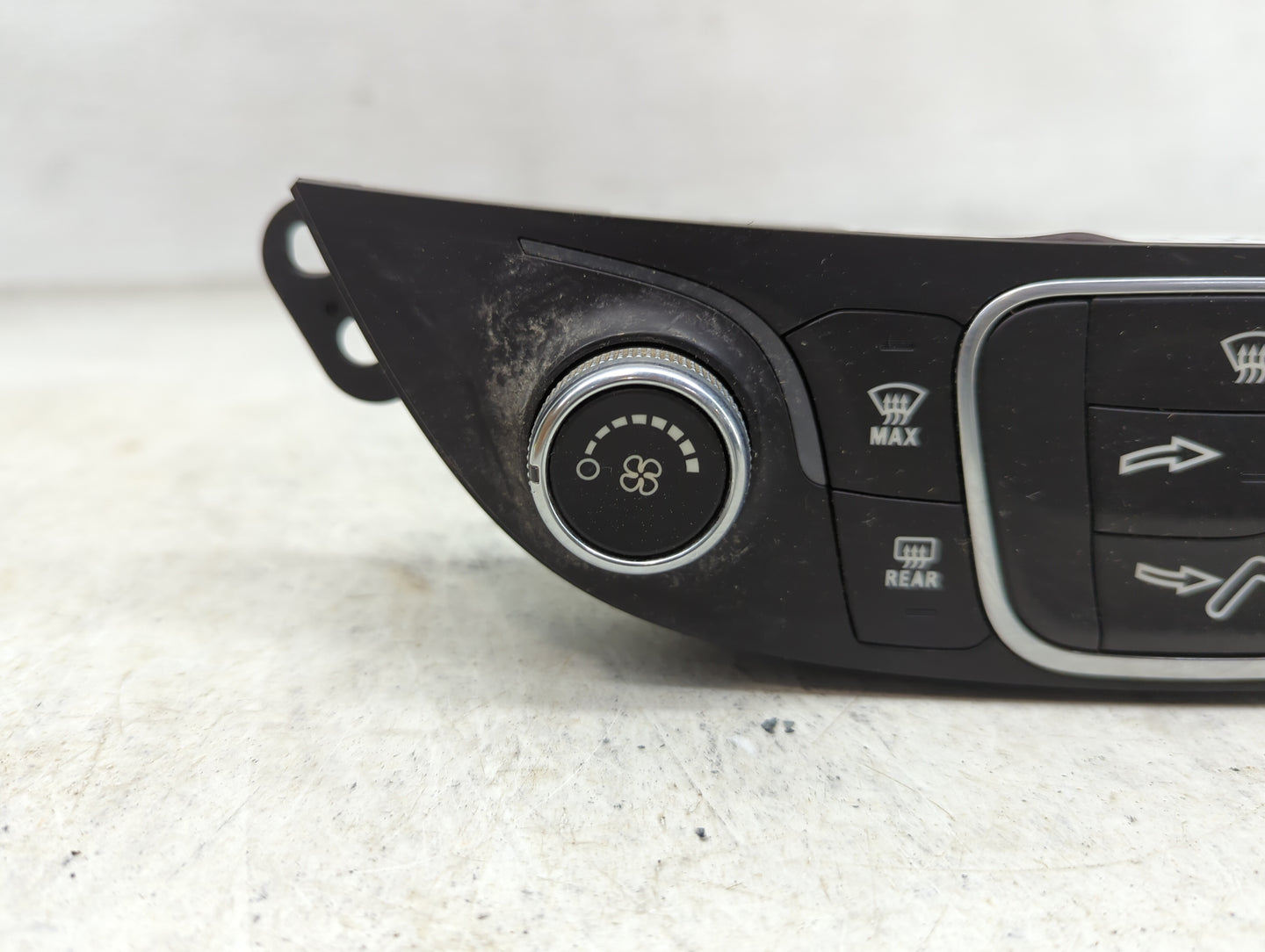 2016 Chevrolet Malibu Climate Control Module Temperature AC/Heater Replacement P/N:23414952 7370200000000X, 000235226 Fits O