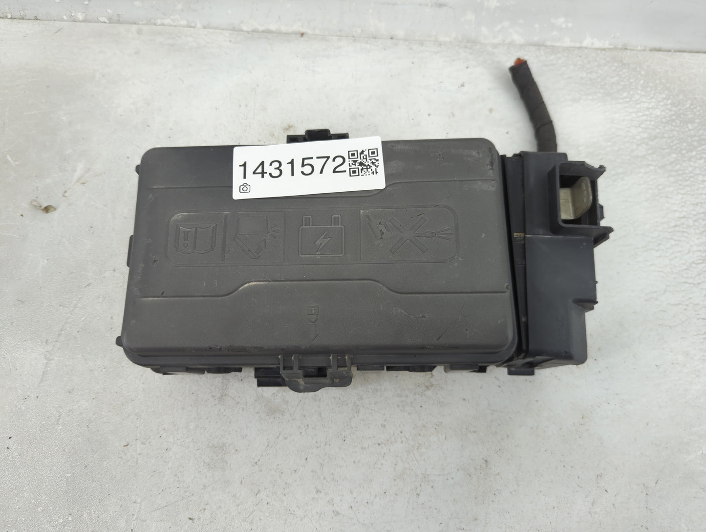 2016 Chevrolet Malibu Fusebox Fuse Box Panel Relay Module Fits OEM Used Auto Parts - Oemusedautoparts1.com