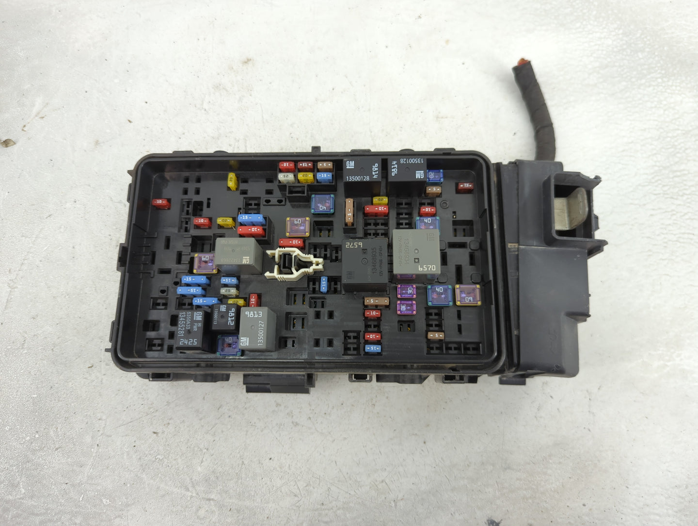 2016 Chevrolet Malibu Fusebox Fuse Box Panel Relay Module Fits OEM Used Auto Parts - Oemusedautoparts1.com