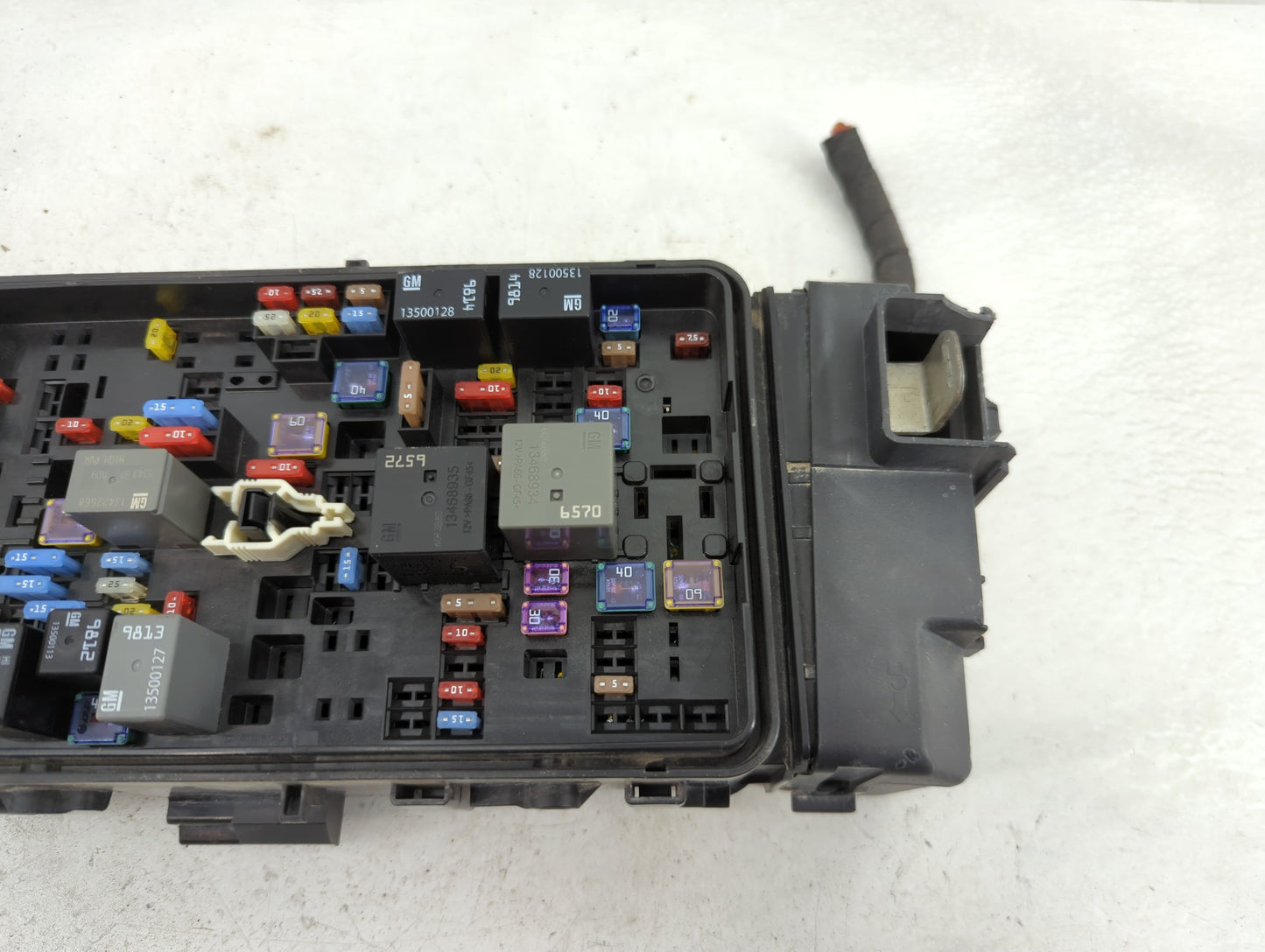 2016 Chevrolet Malibu Fusebox Fuse Box Panel Relay Module Fits OEM Used Auto Parts - Oemusedautoparts1.com