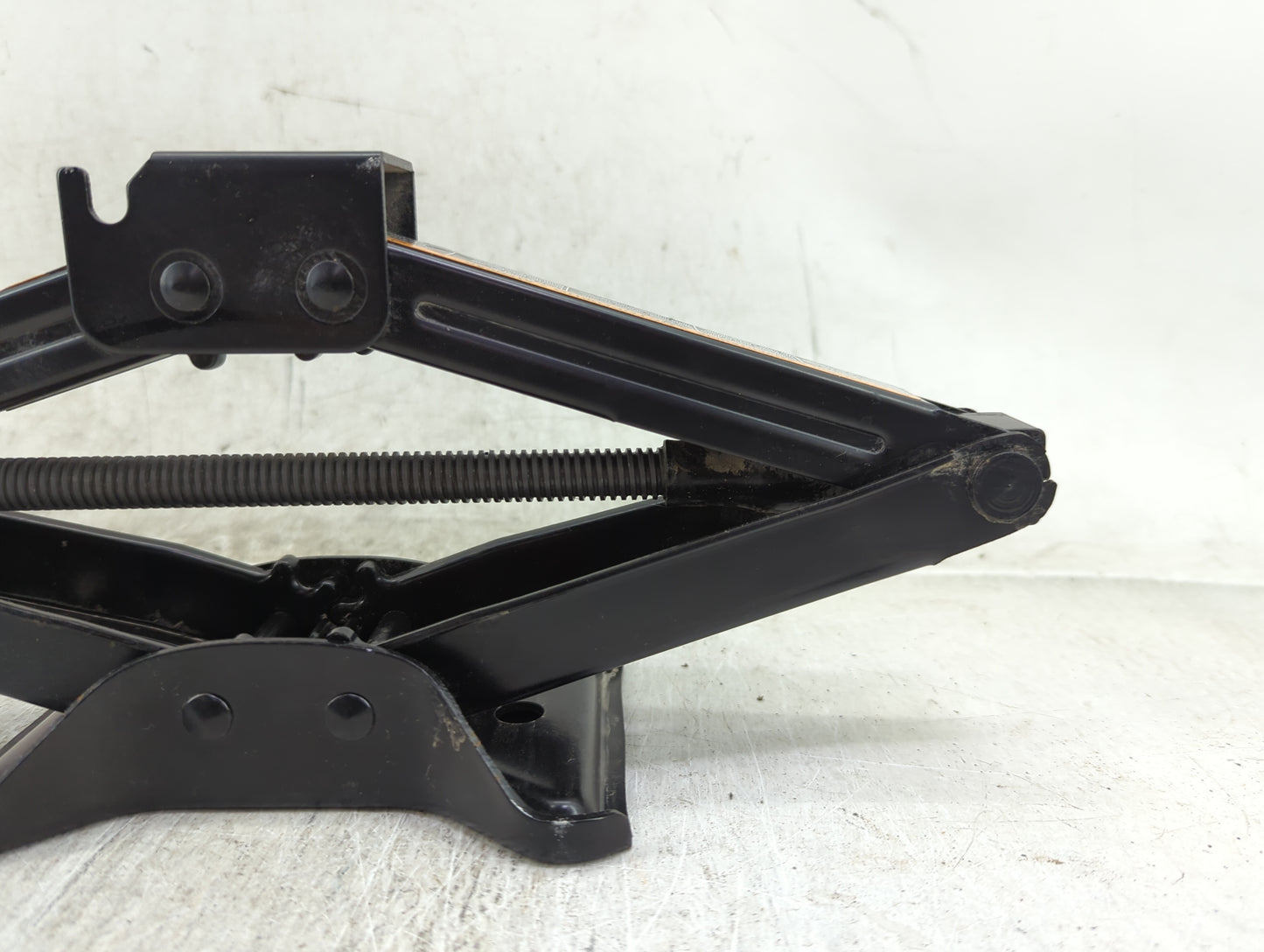 2016 Chevrolet Malibu Spare Scissor Car Jack - Oemusedautoparts1.com