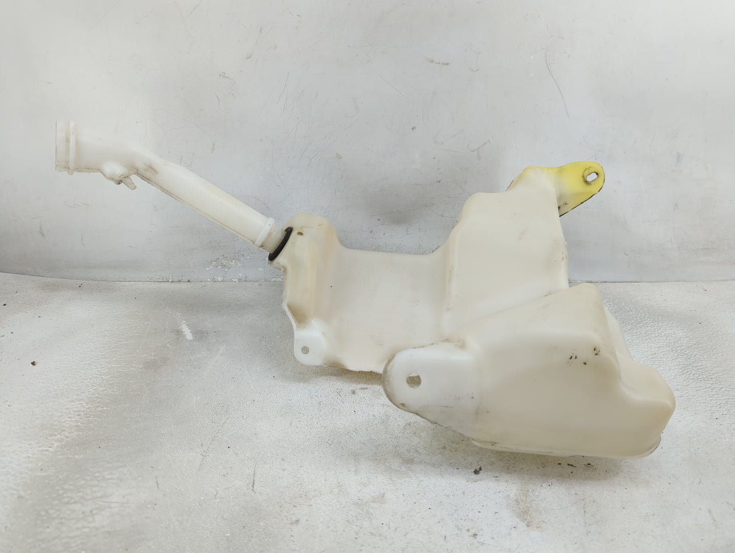 2016-2016 Chevrolet Malibu Windshield Washer Fluid Reservoir Bottle Oem - Oemusedautoparts1.com