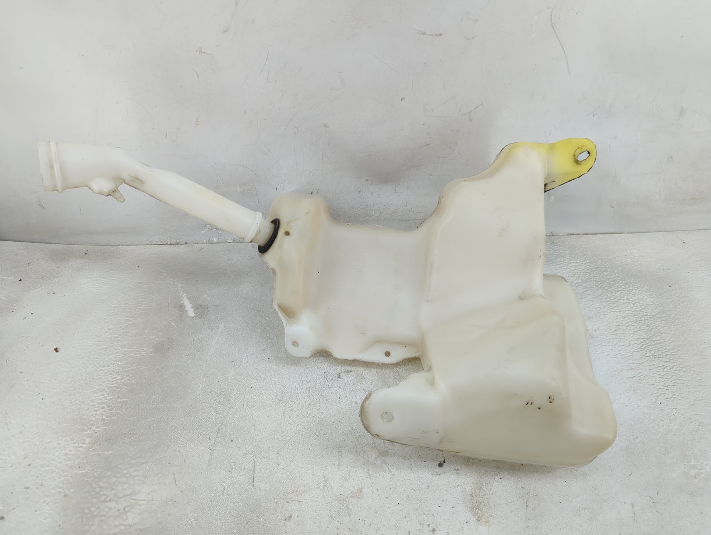 2016-2016 Chevrolet Malibu Windshield Washer Fluid Reservoir Bottle Oem - Oemusedautoparts1.com