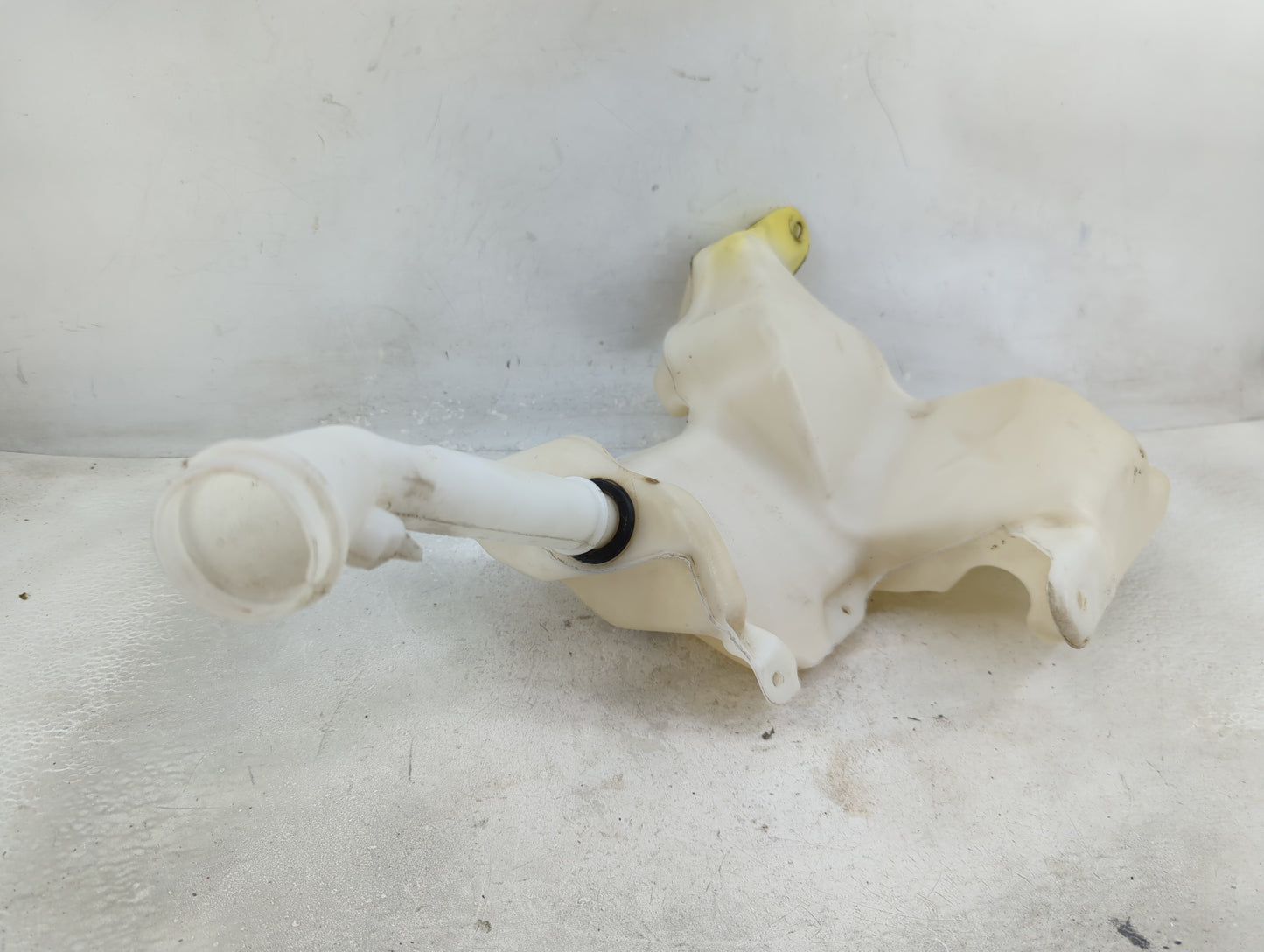 2016-2016 Chevrolet Malibu Windshield Washer Fluid Reservoir Bottle Oem - Oemusedautoparts1.com