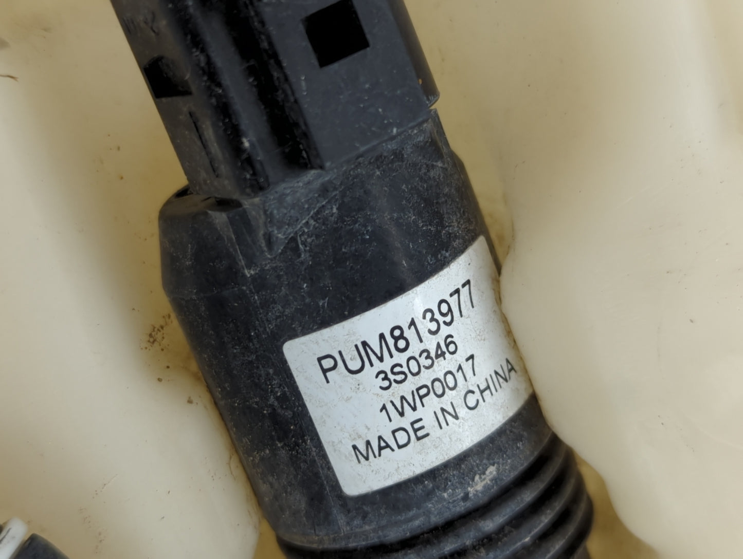 2016-2016 Chevrolet Malibu Windshield Washer Fluid Reservoir Bottle Oem - Oemusedautoparts1.com